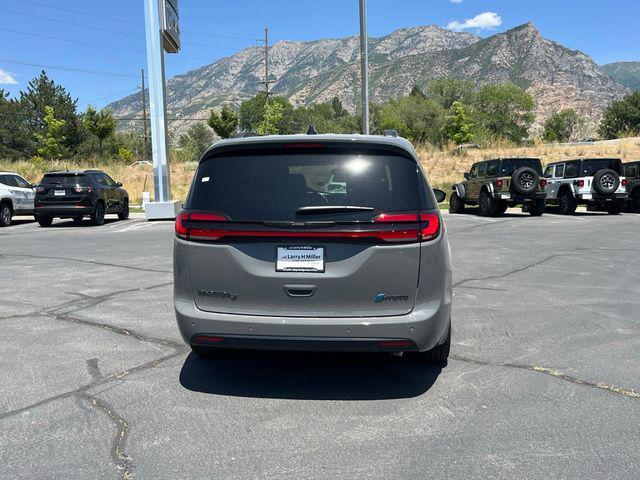 new 2025 Chrysler Pacifica Hybrid car, priced at $43,603