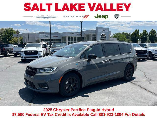new 2025 Chrysler Pacifica Hybrid car, priced at $43,603