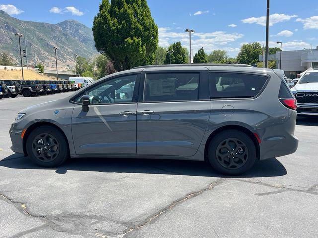 new 2025 Chrysler Pacifica Hybrid car, priced at $43,603