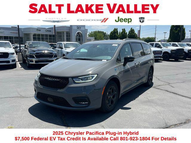 new 2025 Chrysler Pacifica Hybrid car, priced at $43,603
