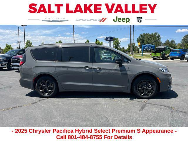 new 2025 Chrysler Pacifica Hybrid car, priced at $43,603