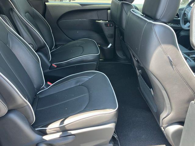 new 2025 Chrysler Pacifica Hybrid car, priced at $43,603