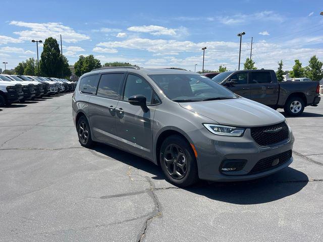 new 2025 Chrysler Pacifica Hybrid car, priced at $43,603