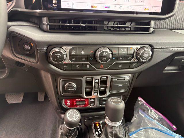 new 2025 Jeep Gladiator car, priced at $47,662