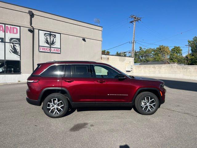 new 2025 Jeep Grand Cherokee car, priced at $40,593