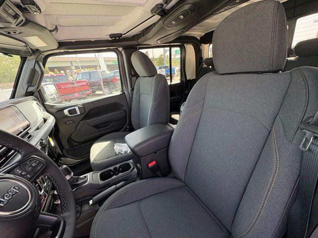 new 2025 Jeep Gladiator car, priced at $45,830