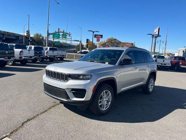 new 2025 Jeep Grand Cherokee car, priced at $38,129