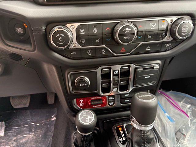 new 2025 Jeep Gladiator car, priced at $47,662