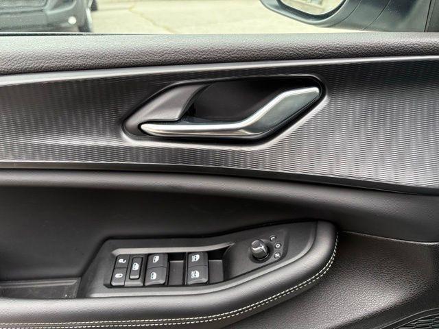 used 2025 Jeep Grand Cherokee L car, priced at $37,597