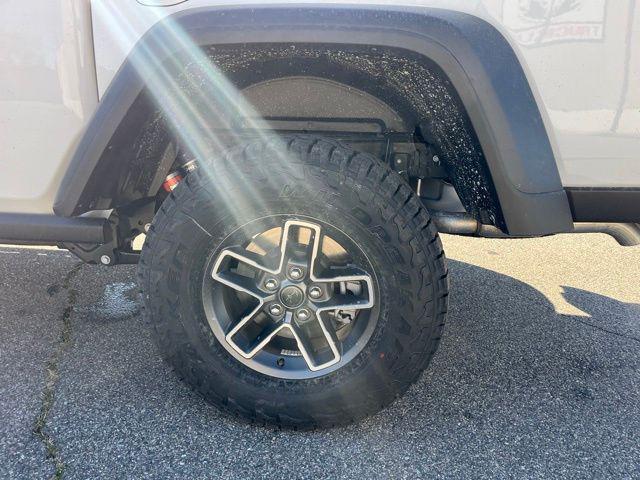 new 2025 Jeep Gladiator car, priced at $47,569