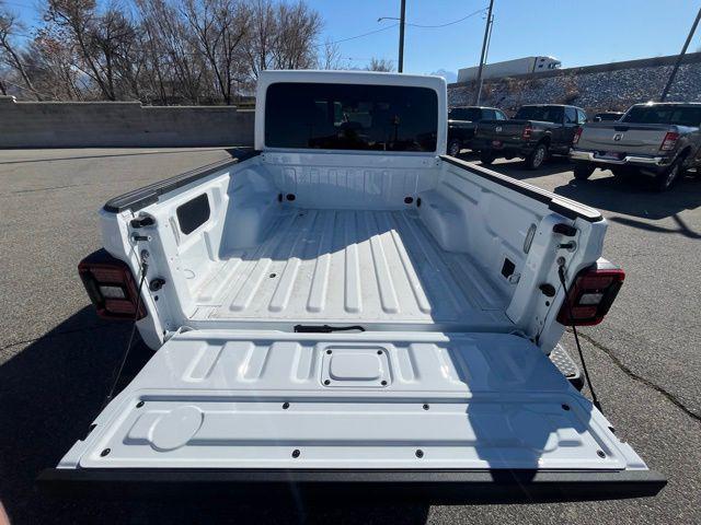 new 2025 Jeep Gladiator car, priced at $45,701