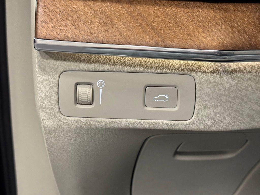 used 2019 Volvo XC90 car, priced at $25,994