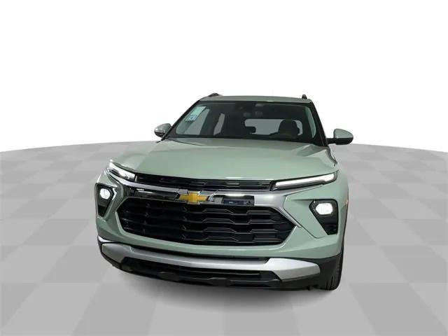 new 2025 Chevrolet TrailBlazer car, priced at $27,475