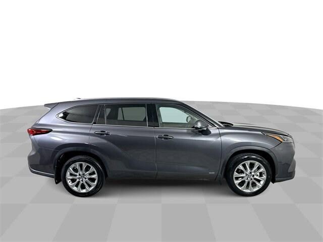used 2022 Toyota Highlander Hybrid car, priced at $43,683