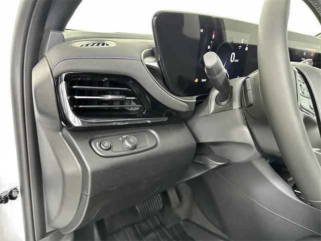 new 2025 Buick Envista car, priced at $28,439
