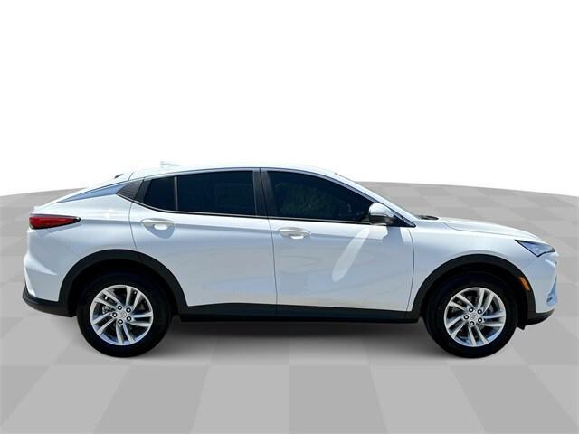new 2025 Buick Envista car, priced at $27,579