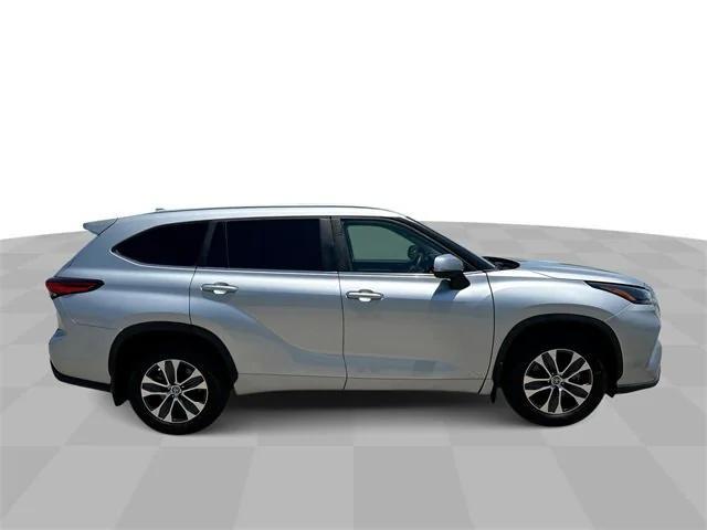 used 2023 Toyota Highlander Hybrid car, priced at $35,985