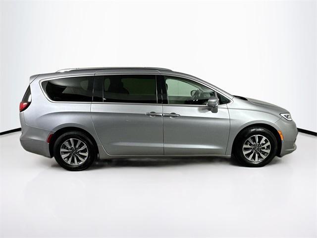 used 2021 Chrysler Pacifica Hybrid car, priced at $23,135