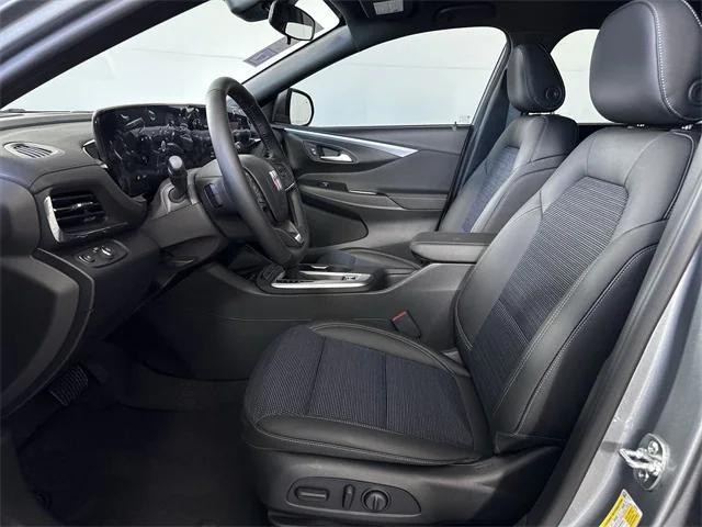 new 2025 Buick Envista car, priced at $28,074