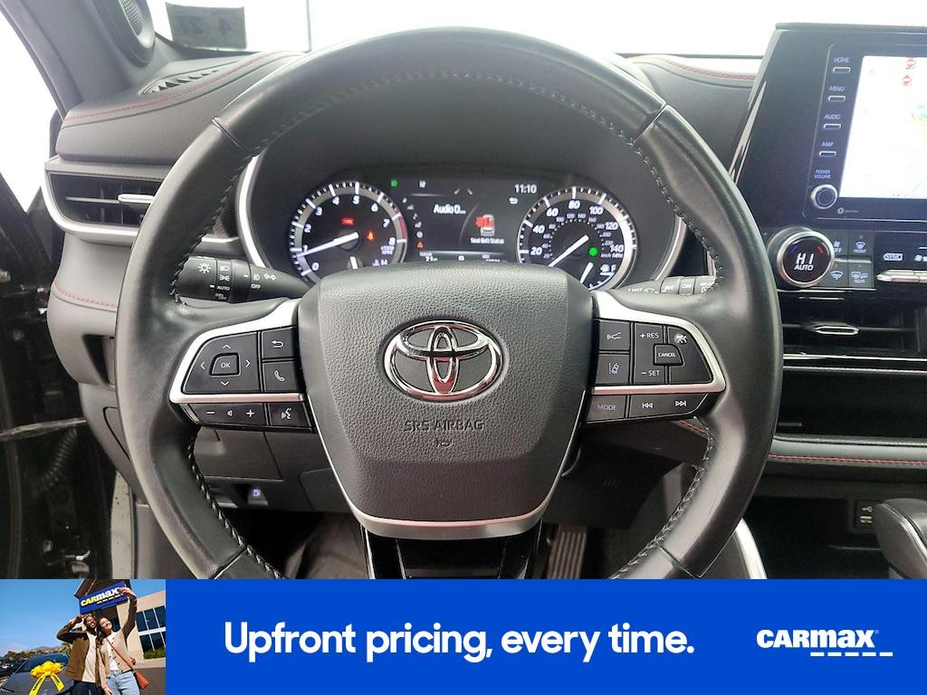 used 2022 Toyota Highlander car, priced at $40,998