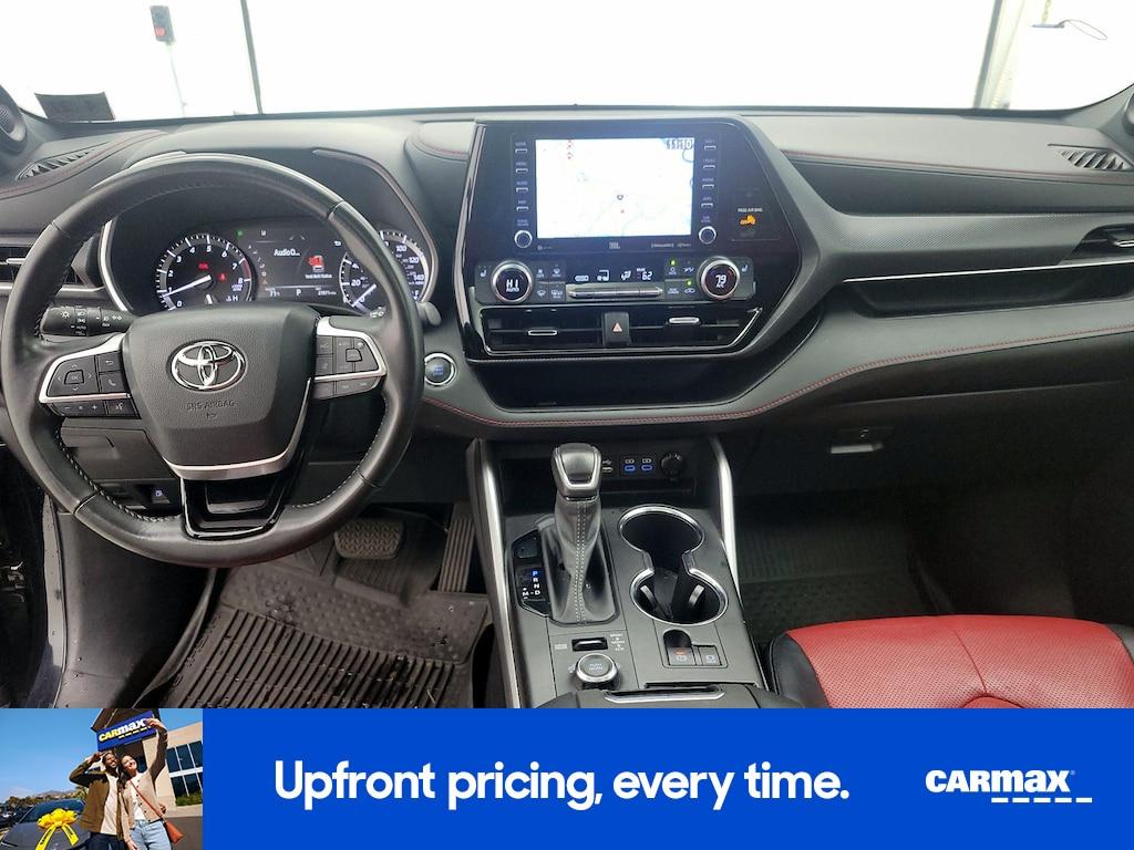 used 2022 Toyota Highlander car, priced at $40,998