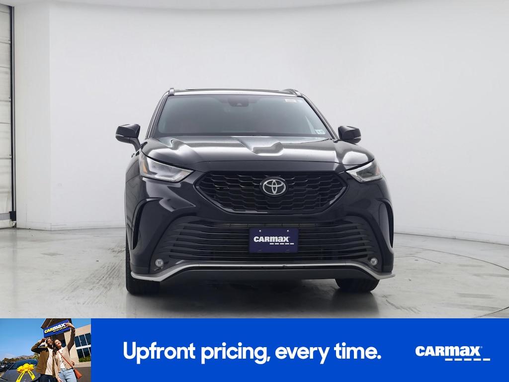 used 2022 Toyota Highlander car, priced at $40,998