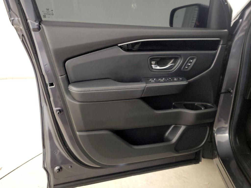 used 2025 Honda Pilot car, priced at $47,998