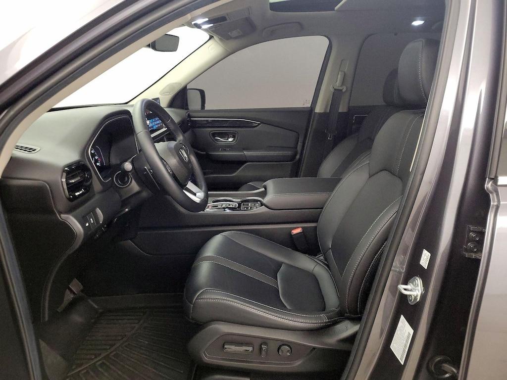used 2025 Honda Pilot car, priced at $47,998