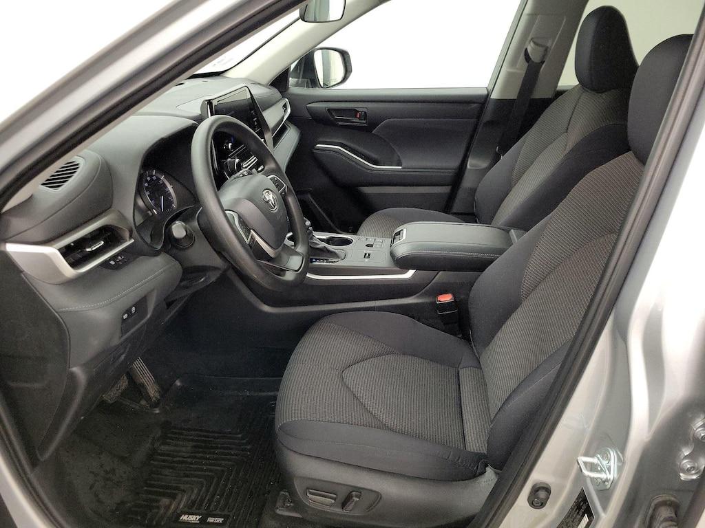 used 2023 Toyota Highlander car, priced at $33,998