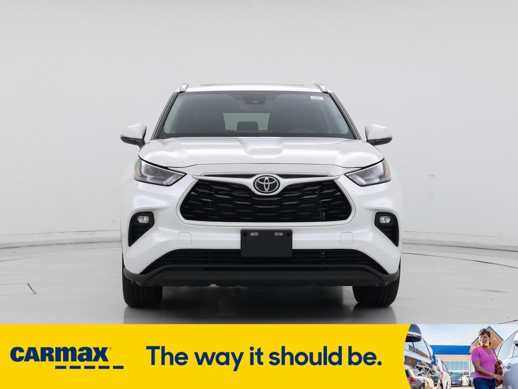 used 2024 Toyota Highlander car, priced at $43,998