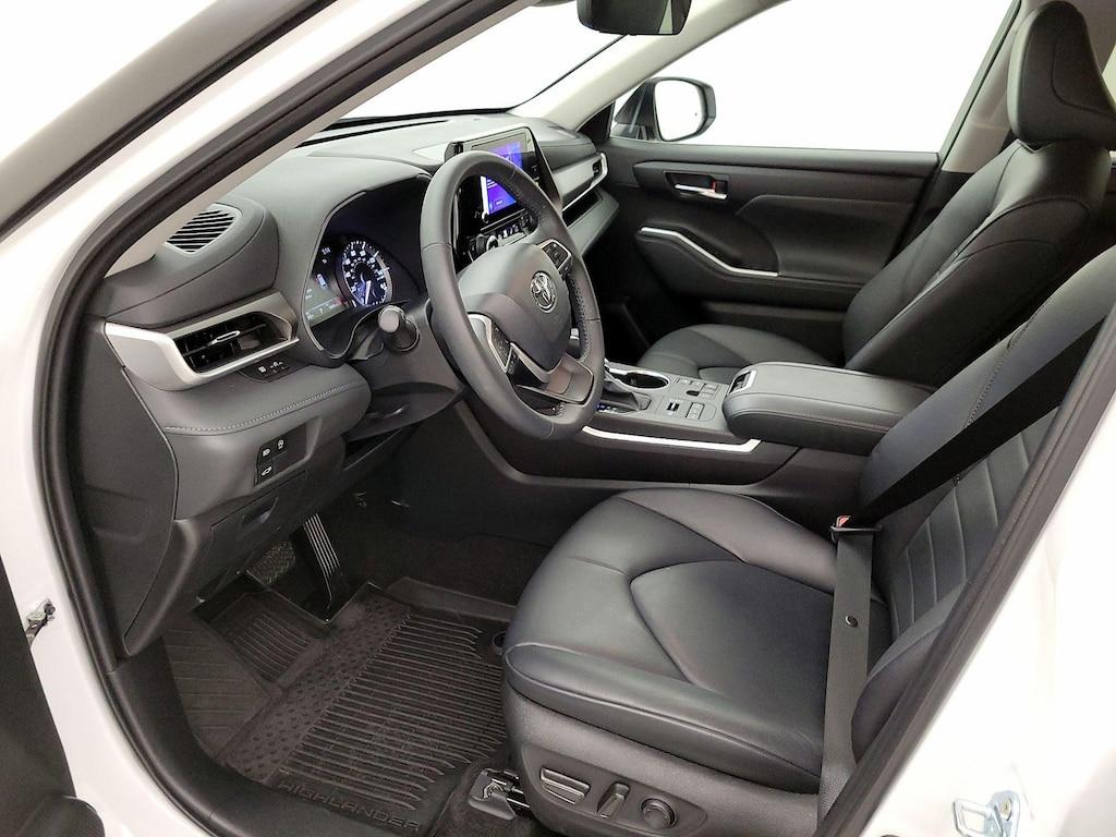 used 2024 Toyota Highlander car, priced at $43,998