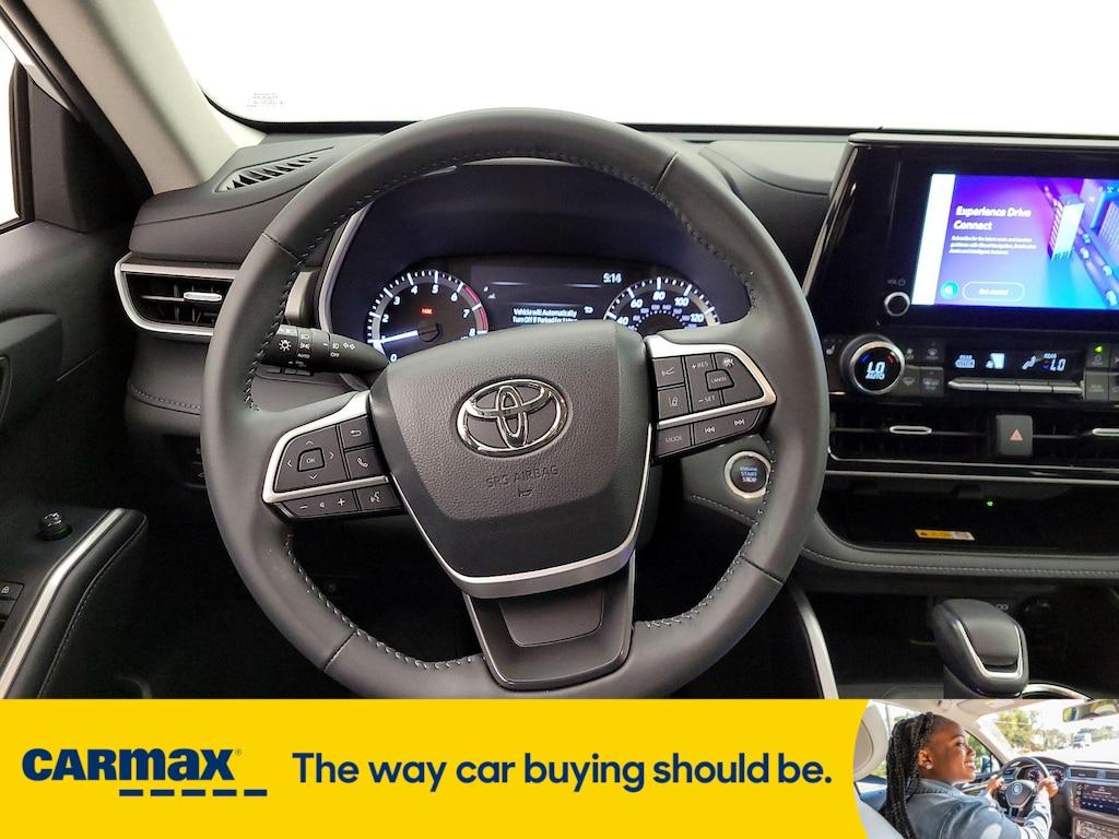 used 2024 Toyota Highlander car, priced at $43,998