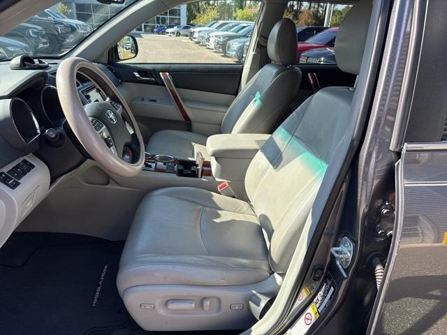 used 2013 Toyota Highlander car, priced at $15,932