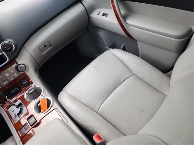 used 2013 Toyota Highlander car, priced at $15,932