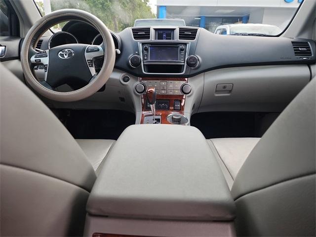 used 2013 Toyota Highlander car, priced at $15,932
