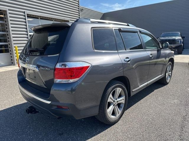 used 2013 Toyota Highlander car, priced at $15,932