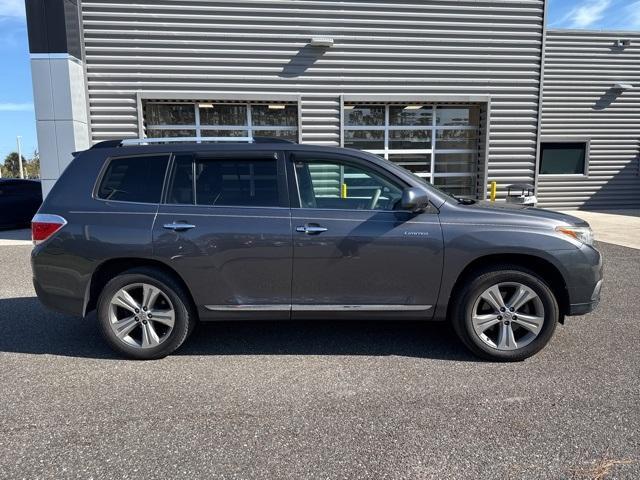 used 2013 Toyota Highlander car, priced at $15,932