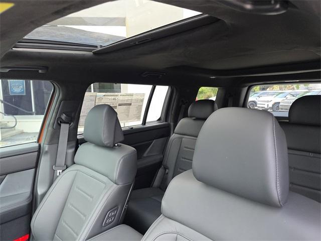 new 2025 Hyundai SANTA FE HEV car, priced at $45,993