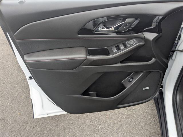 used 2023 Chevrolet Traverse car, priced at $33,498