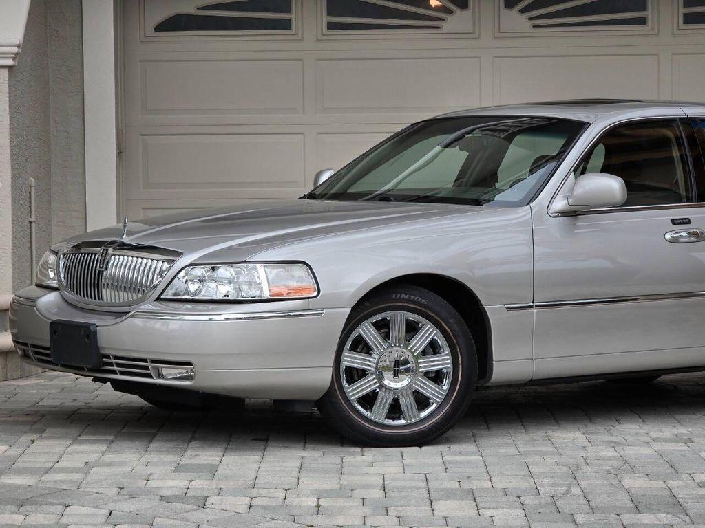used 2003 Lincoln Town Car car, priced at $22,999