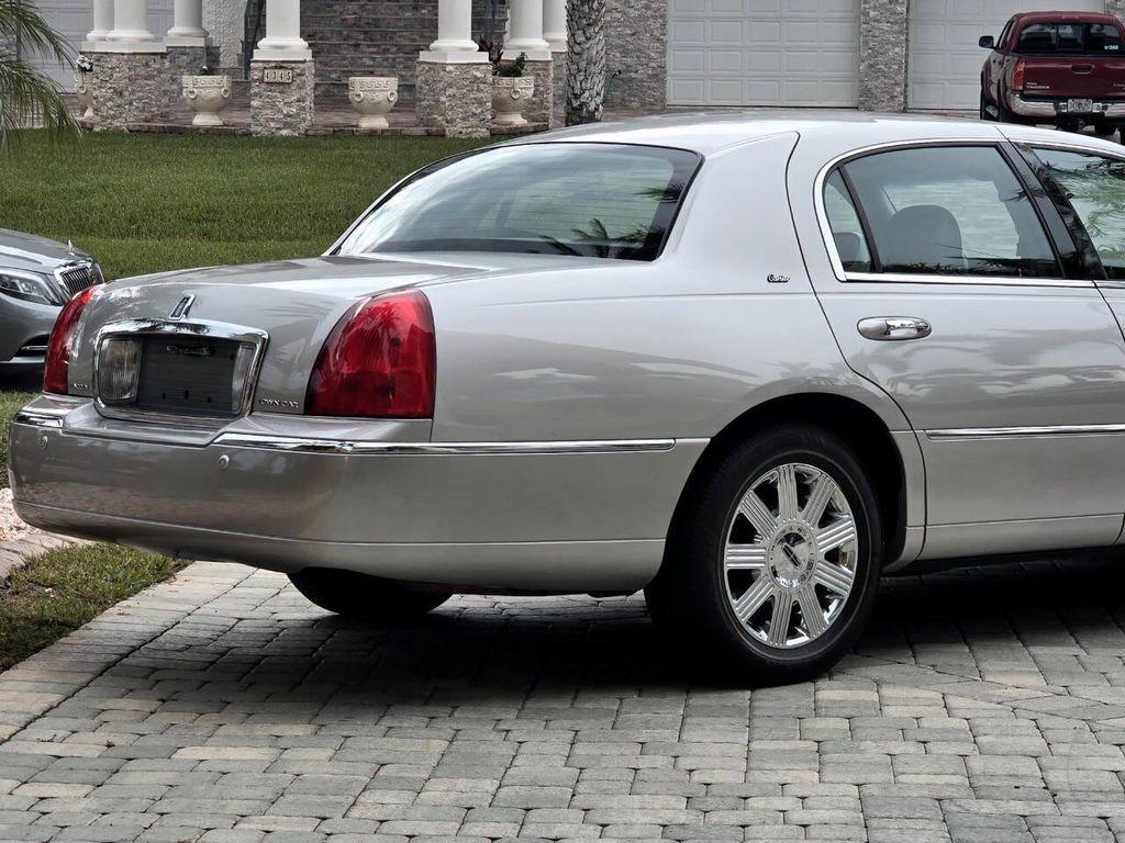 used 2003 Lincoln Town Car car, priced at $22,999