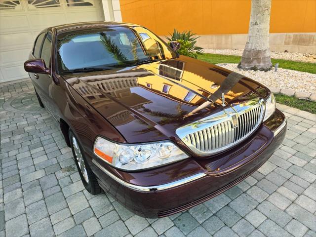 used 2008 Lincoln Town Car car, priced at $19,999