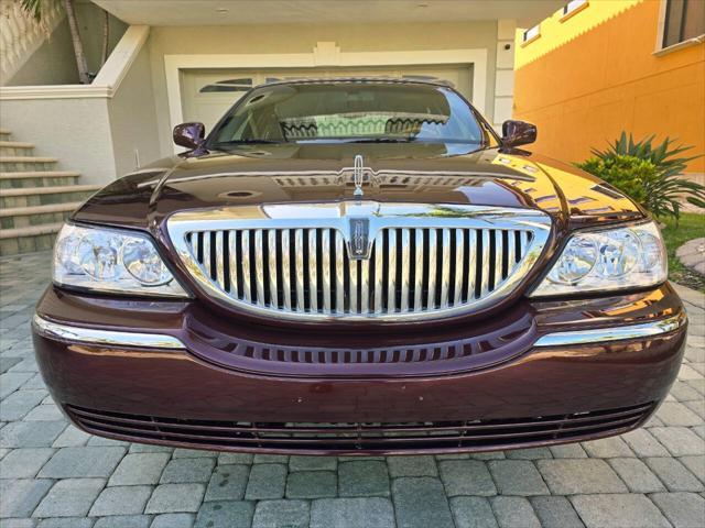 used 2008 Lincoln Town Car car, priced at $19,999