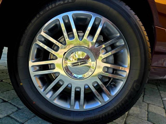 used 2008 Lincoln Town Car car, priced at $19,999