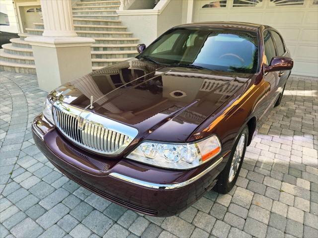 used 2008 Lincoln Town Car car, priced at $19,999