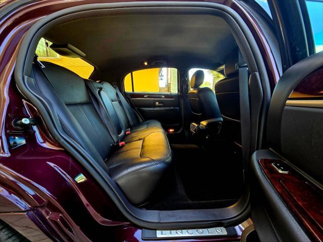 used 2008 Lincoln Town Car car, priced at $19,999