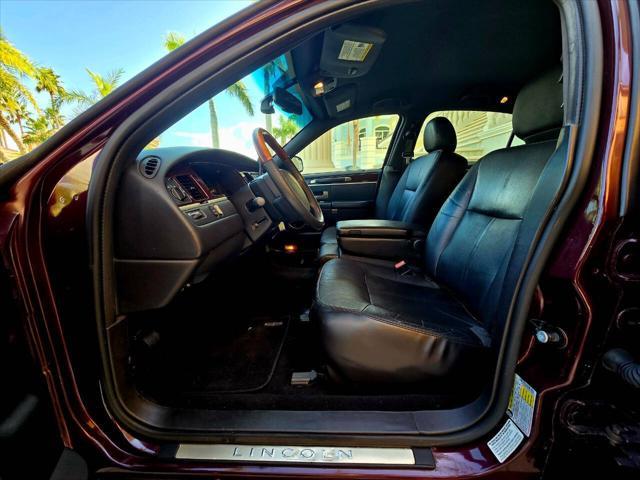 used 2008 Lincoln Town Car car, priced at $19,999