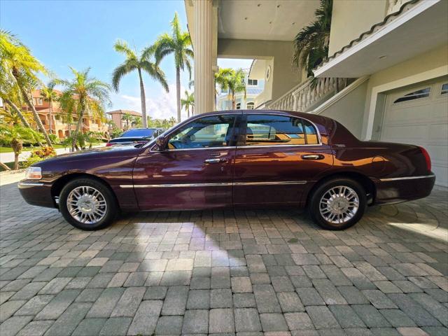 used 2008 Lincoln Town Car car, priced at $19,999