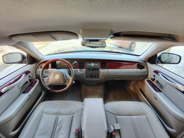 used 2003 Lincoln Town Car car, priced at $24,999