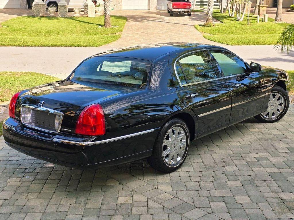 used 2003 Lincoln Town Car car, priced at $28,999